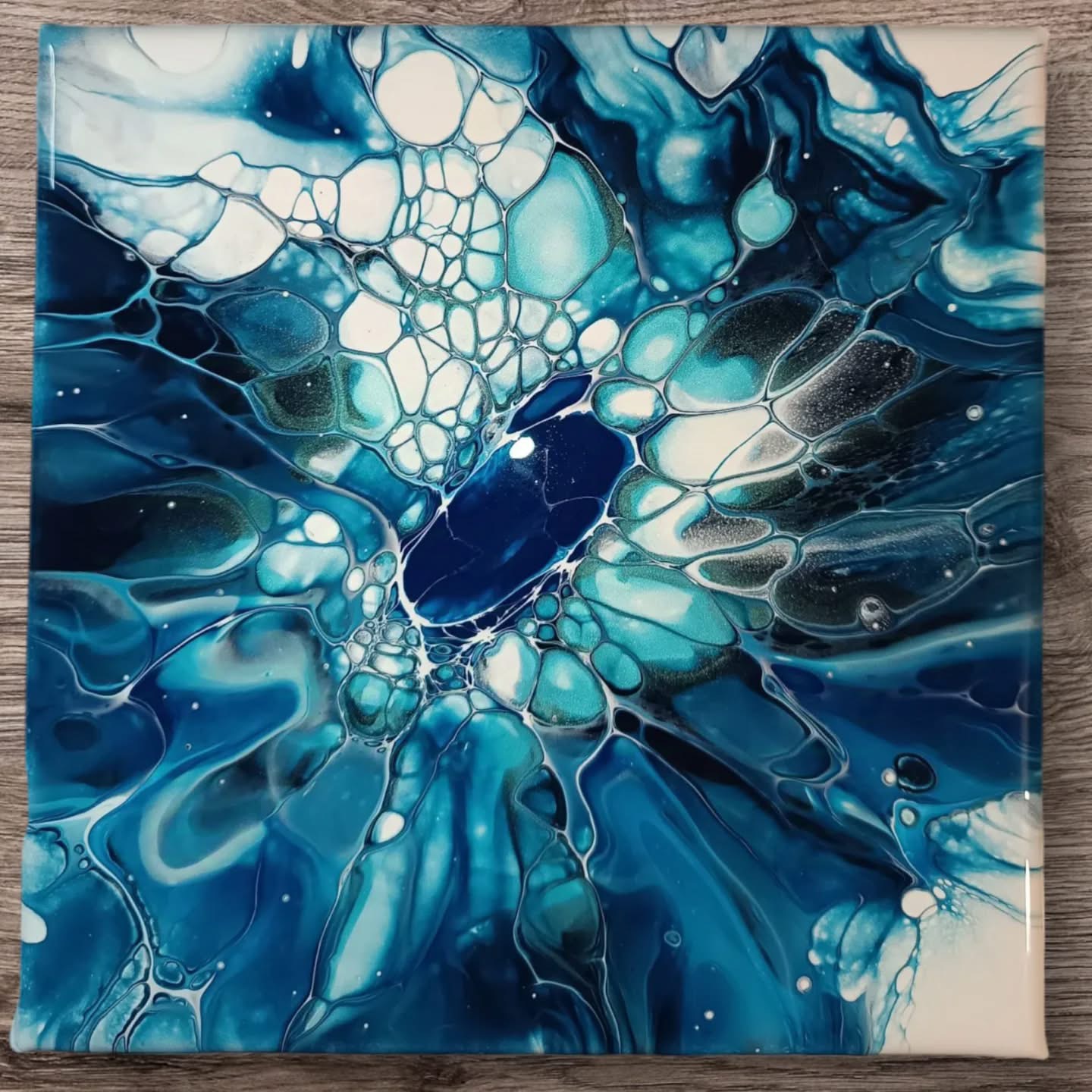 Atelier Bloom Pouring